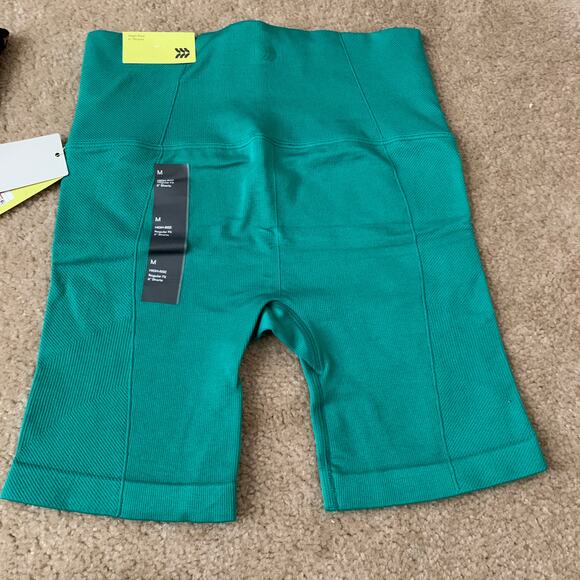 Women’s High-Rise Biker Shorts Size Medium- NWT - Picture 3 of 10